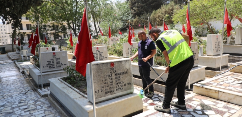 Şehitliklerde ’15 Temmuz’ Bakımı