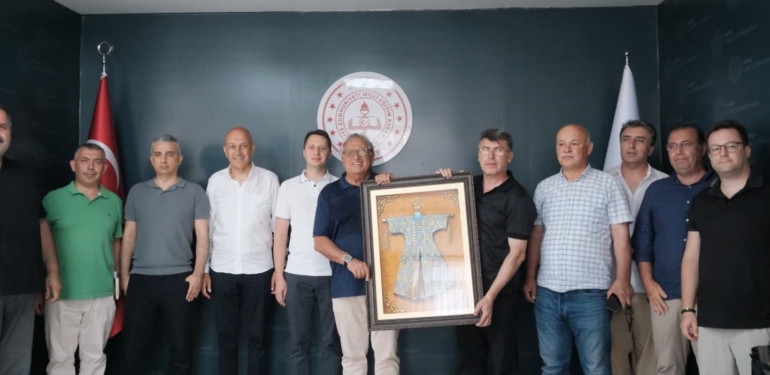 Merhum Abisi Başbakan Mesut Yılmaz Adına Okul Yaptırdı!