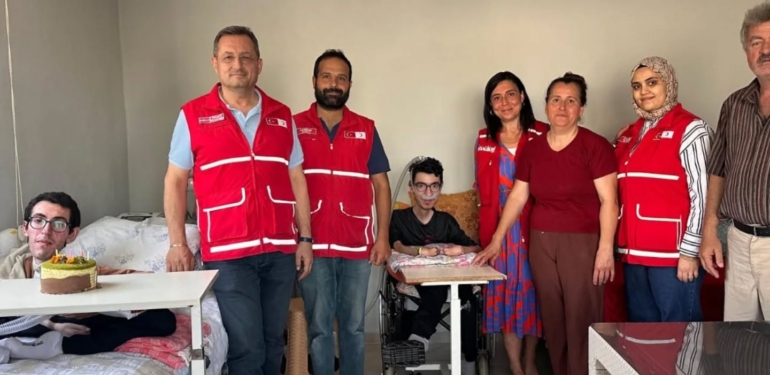 Bağdadi Kardeşlere Kızılay’dan Doğum Günü Sürpriİ