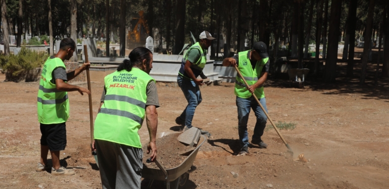 İl Genelinde Mezarlıklarda Bakım Çalışmaları Yapılıyor