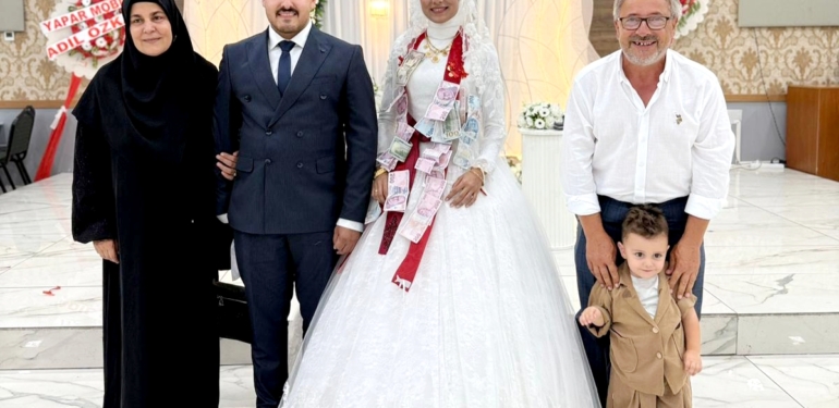 Betül&Enes Dünya Evine Girdi