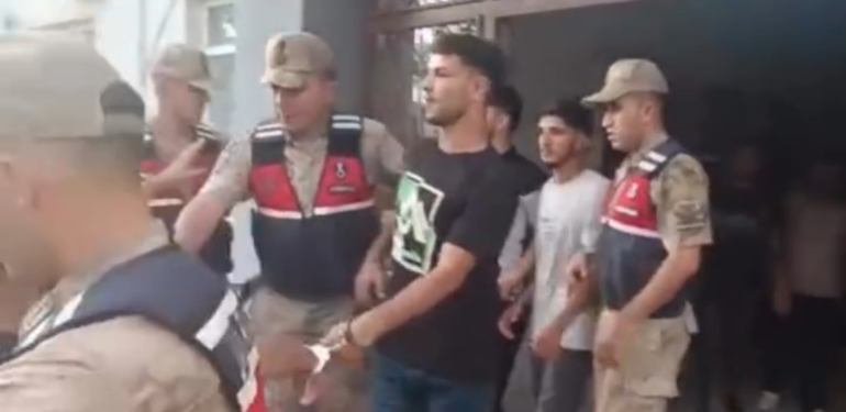 Polis Ekiplerine Taşla Saldıran 9 Kişi Tutuklandı!