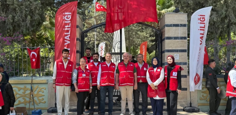 Kızılay’dan Zafer Bayramı’nda Şehitlik Ziyareti