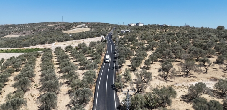 Altınözü’ne Yapılan Modern Yollar Dikkat Çekiyor