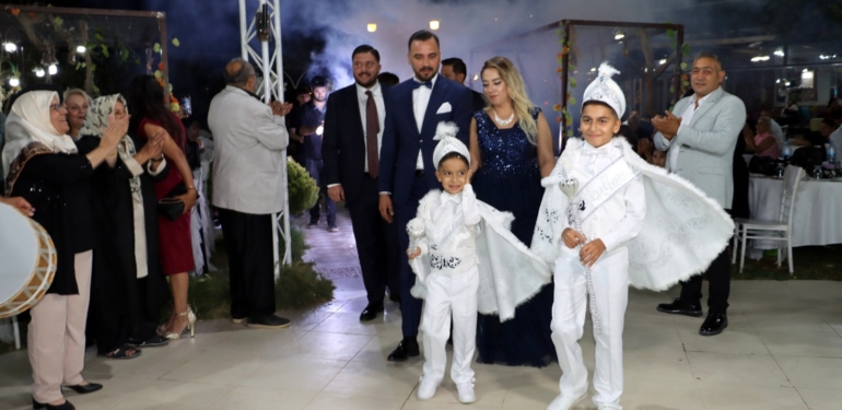 Dillere Destan Bir Düğün İle Erkekliğe Adım Attılar