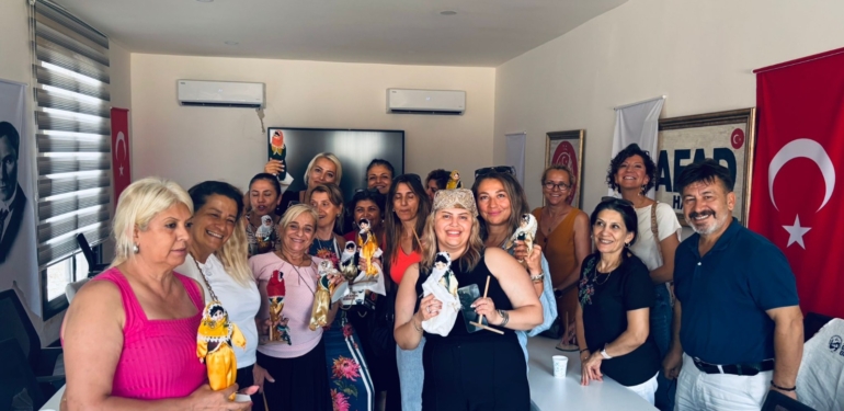 Unutulmaya Yüz Tutmuş Bir Sanat: Yöresel Kıyafetli Bez Bebekler Atölyesi