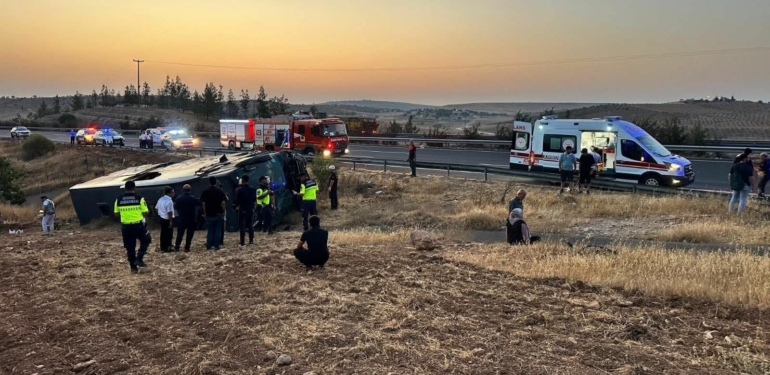 Van’dan Hatay’a Gelen Otobüs Devrildi: 3’ü ağır 27 Yaralı