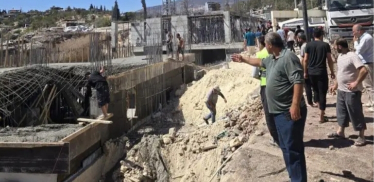 İki İşçi, Çöken Tablanın Altında Kaldı!