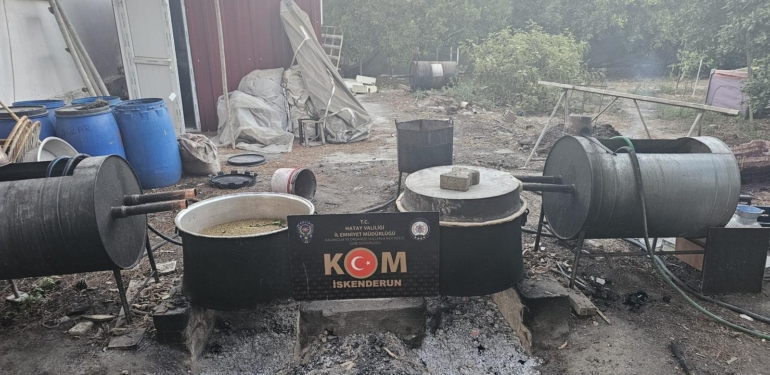 2 Ton 940 Kilo Kaçak Alkol Ele Geçirildi