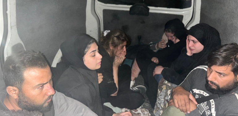 Kaçak Göçmenleri Taşıyan Araç, Dur İhtarına Uymayarak Kaza Yaptı!