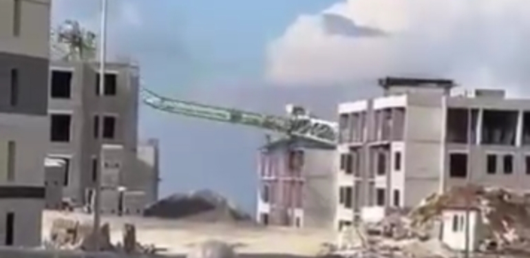 Kule Vinç, İnşaat Halindeki Binanın Üzerine Devrildi!