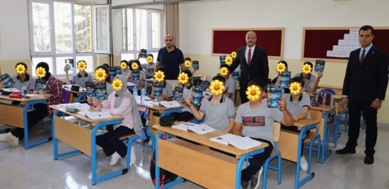 Ülkü Ocakları’ndan Hatay’da Öğrencilere UZEM Desteği