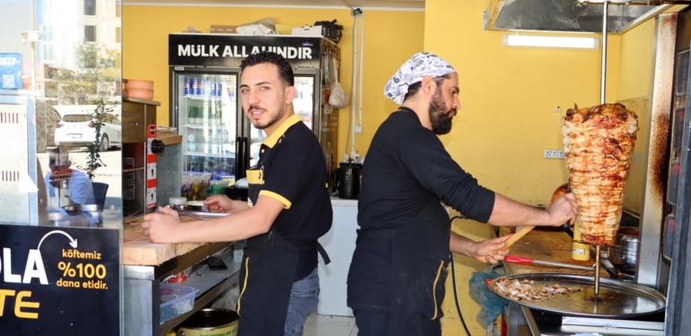 Sürmeli Döner, Köfte ve Kebap Lezzetlerine Bayılacaksınız