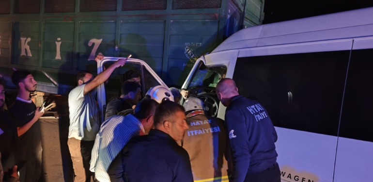 Reyhanlı-Antakya Yolundaki Kazada Yaralı Sayısı 13!