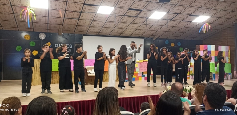 Genç Tiyatrocular Ayakta Alkışlandı