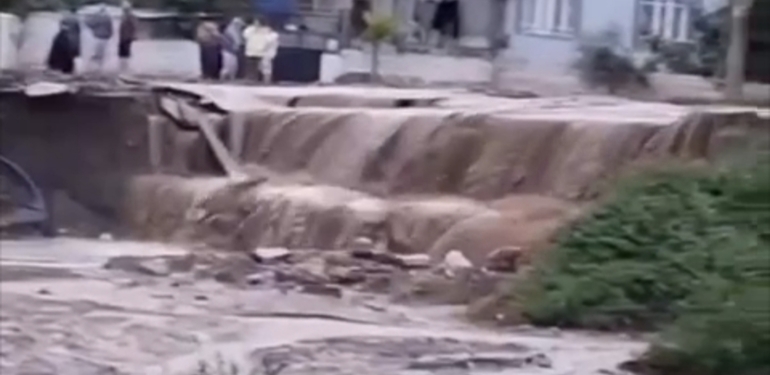 Payas’ta Yağan Yağmur, Hayatı Felç Etti!