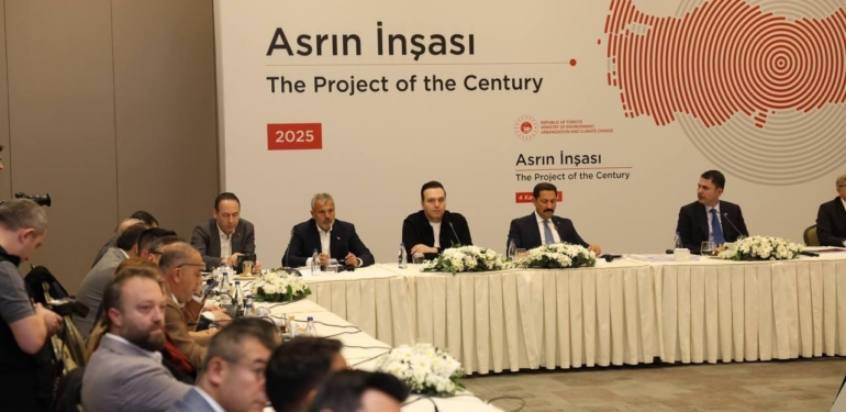 Bakan Kurum, ‘Asrın İnşası’ Toplantısında Gazetecilerle Buluştu