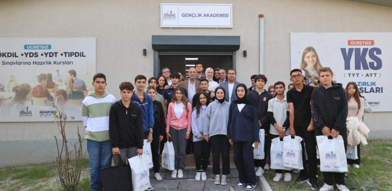 Başkan Yapar, Gençlik Akademisi’nde Gençlerle Bir Araya Geldi