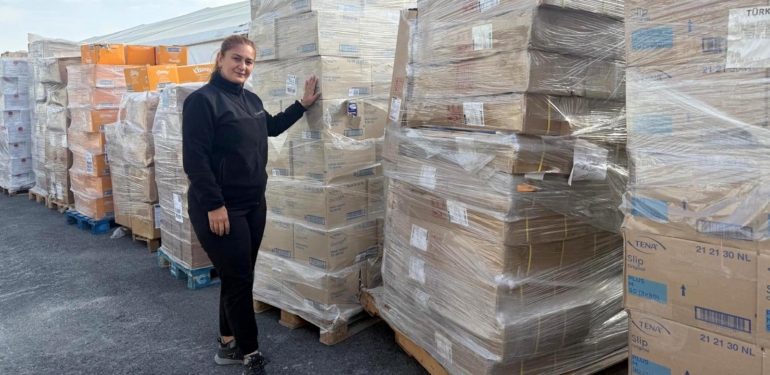 Depremzedelerin Ablasına Yardımlar Hız Kesmiyor