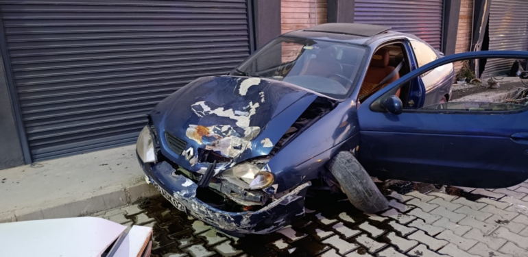 İskenderun’da Trafik Kazası: 2 Yaralıdan Biri Ağır