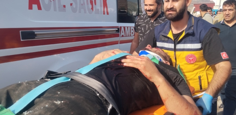 Tır, Kırmızı Işıkta Bekleyen Araçları Biçti!