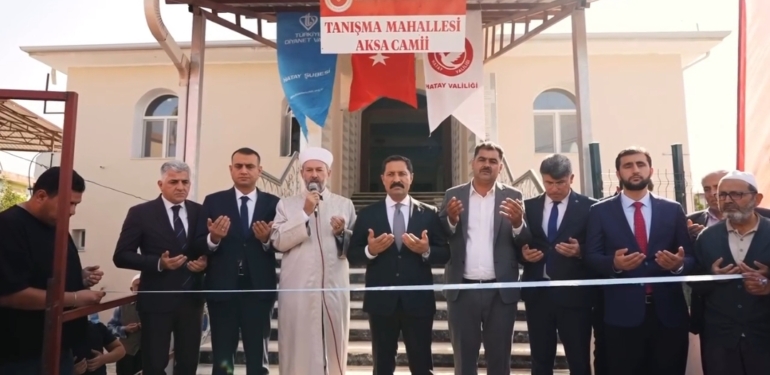 Depremde Yıkılan Aksa Camii Yeniden İbadete Açıldı