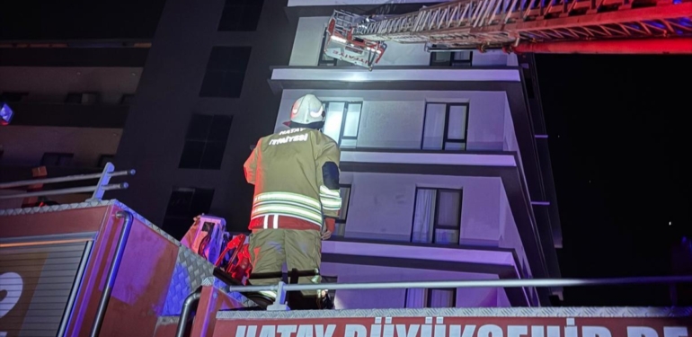 Belen’de 7 Katlı Binada Yangın: 2 Ölü, 14 Yaralı