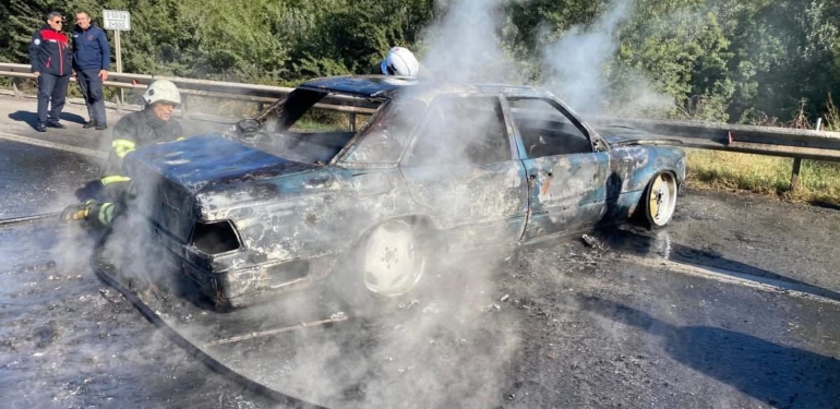 Dörtyol’da Seyir Halindeki Araç Alev Aldı