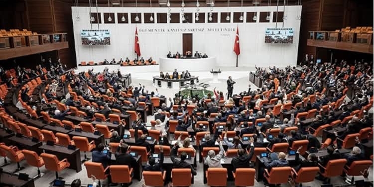 Üst Düzey Kamuya 30 Bin TL Zam Tartışma Yarattı