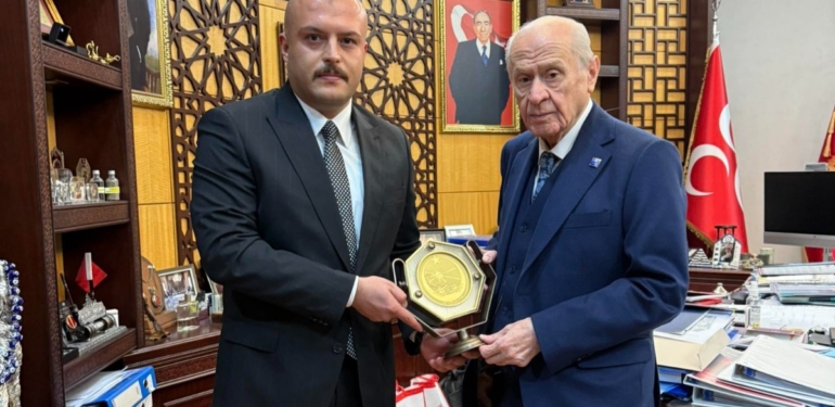 Devlet Bahçeli’ye Cumhuriyetin 10. Yılına Uzanan Tarihi Armağan