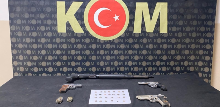 Tarihi Sikkeler ve Silahlar Ele Geçirildi