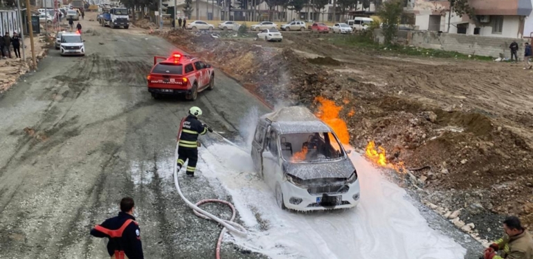 Antakya’da Doğalgaz Sızıntısı Otomobili Yaktı
