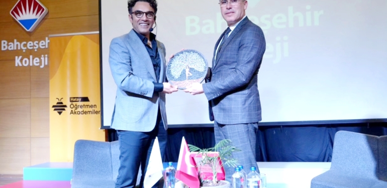 Hataylı Sanatçı Uğur Aslan Önce ‘Hemşerim’ Dedi