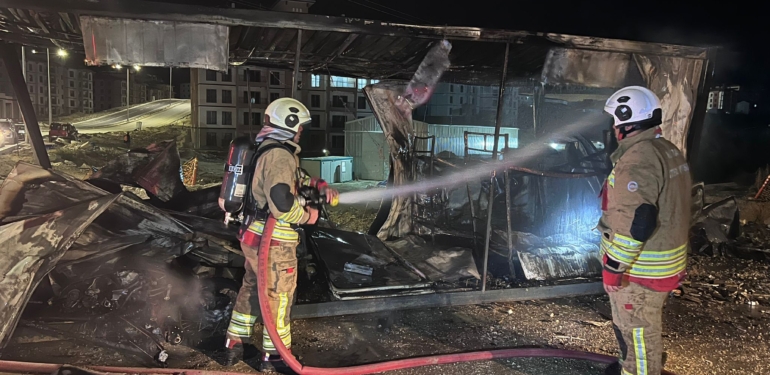 Şantiye Alanındaki İşçi Konteyneri Küle Döndü