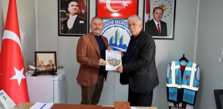 Kalaycıoğlu’ndan Başkan Tutar’a “Hatay Halk Bilimi” Kitabı