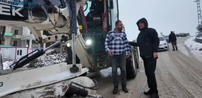 Başkan Yapar, Kar Temizleme Çalışmalarını Yerinde İnceledi