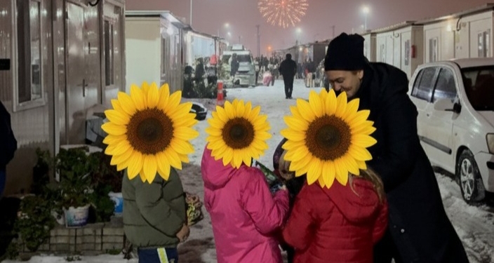 Çilem Artan, Yılbaşı Gecesi Çocukların Yüzünü Güldürdü