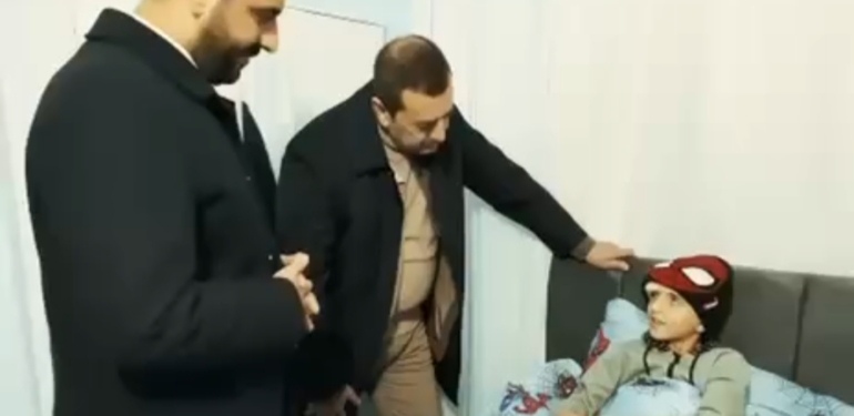 Reyhanlı Belediye Başkanı Yumuşak, Minik Amir’i Ziyaret Etti