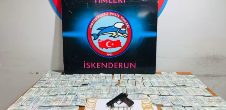 İskenderun’da Durdurulan Araçtan Sahte Dolar Çıktı