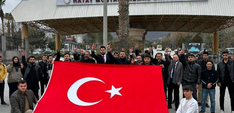 Ülkü Ocakları ve Türk Dünyası Topluluğu’ndan Bayrağımıza Yapılan Saygısızlığa Tepki