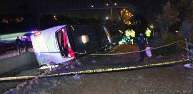 Hatay’dan Konya’ya Giden Yolcu Otobüsü Adana’da Devrildi: 8 Yaralı