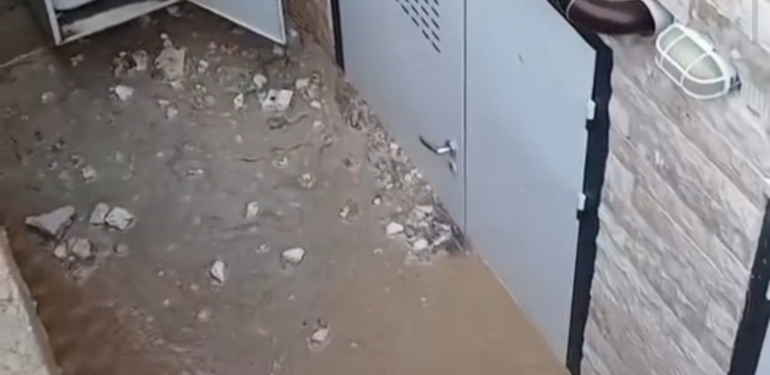 Gülderen TOKİ Konutlarında Kazan Dairesini Su Bastı