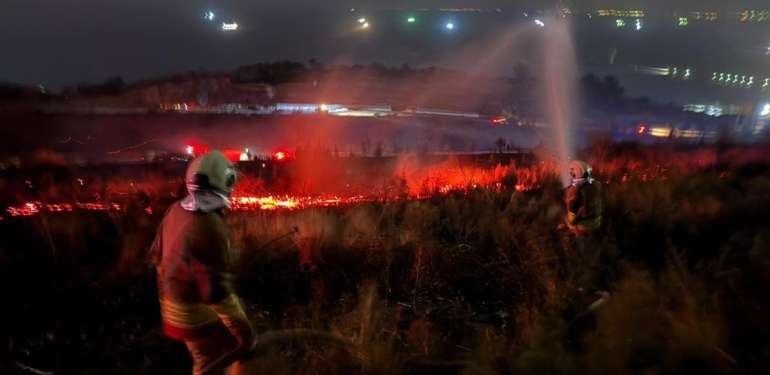 Büyükşehir Ekiplerinden Akarca’daki Orman Yangınına Müdahale