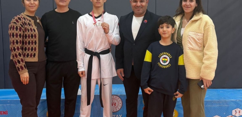 Madalyasını 11 Mayıs Şehitlerine Armağan Etti