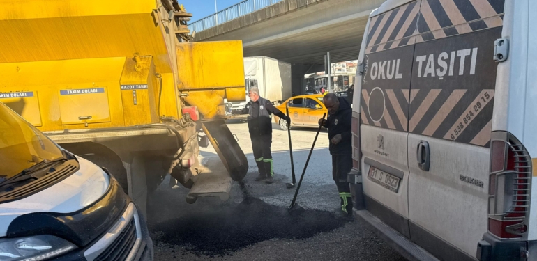 Otogar Önündeki Asfalt 20 Günde Çöktü