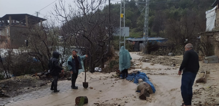 Yayladağı’nda Sel Felaketi Sonrası Başvuru Birimleri Oluşturuldu