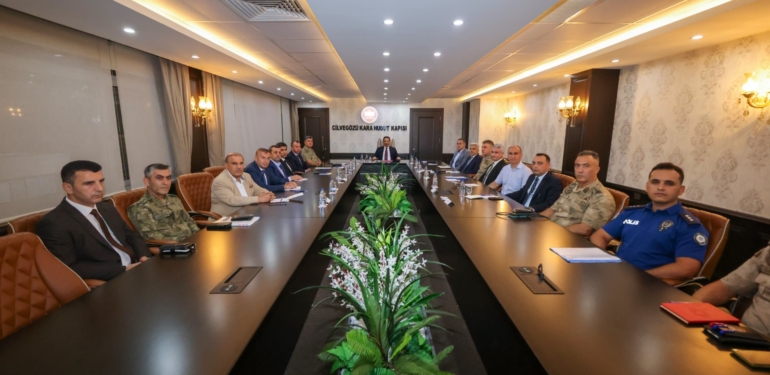 Cilvegözü’nde Tır Kuyruğu İçin Gece Mesaisi