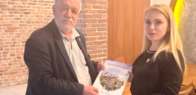 Kalaycıoğlu’ndan AŞAV Hatay Şube Başkanı Can’a “Hatay Halk Bilimi” Kitabı 