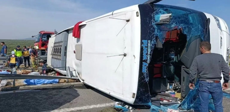 Manisa’da Feci Kaza: 11 Kişi Hayatını Kaybetti, 27 Kişi Yaralandı